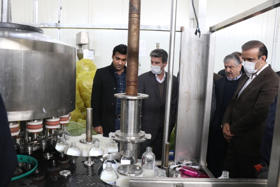 بازدید استاندار آذربایجان غربی از کارخانجات تولید مواد ضدعفونی کننده زیرمجموعه اذرباتری